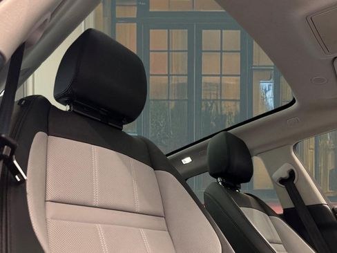 Used 2022 Land Rover Range Rover Evoque R-Dynamic S image 16