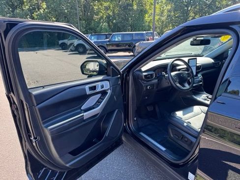 Used 2023 Ford Explorer Limited w/ Limited Technology Package AWD/4WD image 15