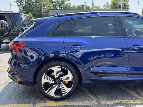 Used 2022 Audi e-tron Premium Plus w/ Premium Plus Package AWD/4WD image 14