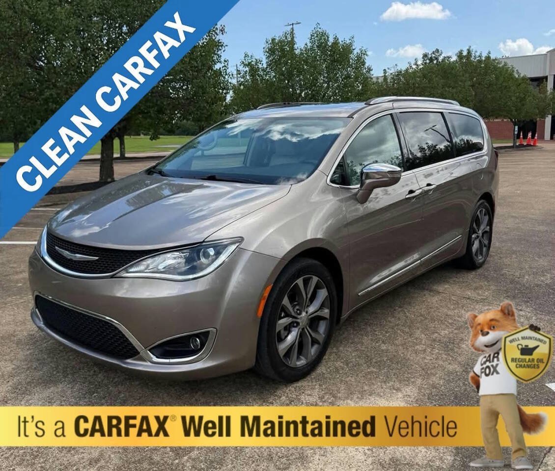Used 2017 Chrysler Pacifica Limited FWD image 1