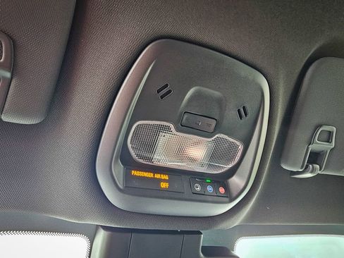 Used 2025 Buick Envista Preferred image 27