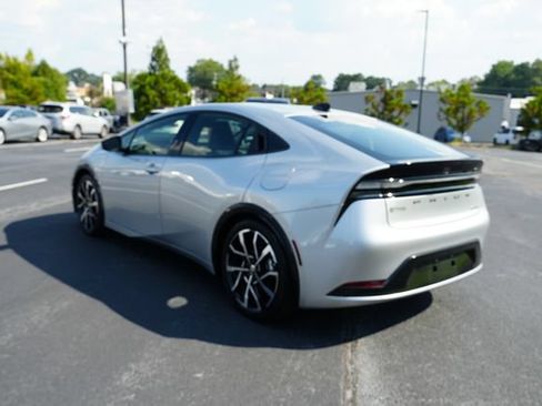 Used 2026 Toyota Prius Plug-In Hybrid FWD image 5