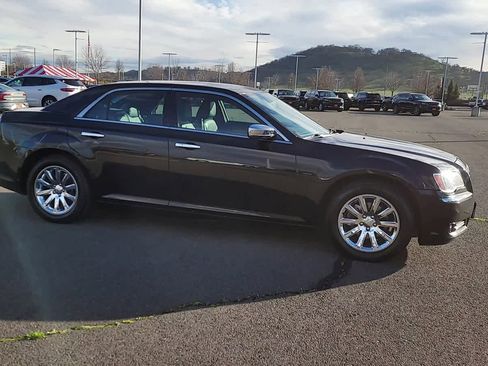 Used 2012 Chrysler 300 Limited image 9