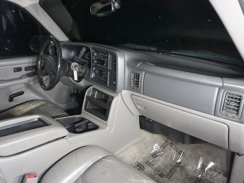 Used 2006 GMC Yukon XL SLT w/ SLT Preferred Equipment Group AWD/4WD image 18