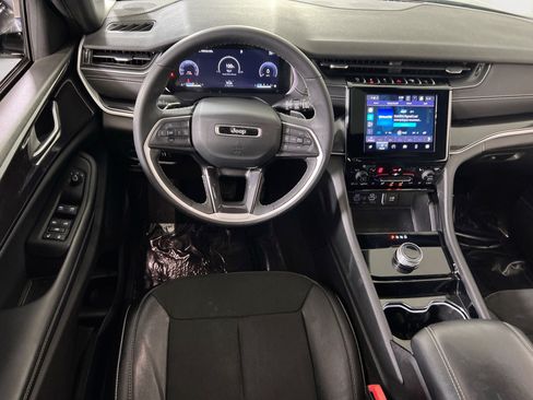 Used 2023 Jeep Grand Cherokee Altitude AWD/4WD image 22