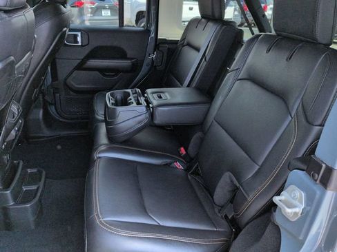 Used 2024 Jeep Wrangler Unlimited Sahara w/ Technology Group AWD/4WD image 14