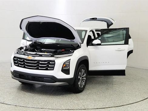 New 2026 Chevrolet Equinox LT AWD/4WD image 10
