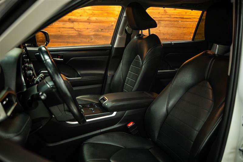 Used 2020 Toyota Highlander XLE FWD image 10