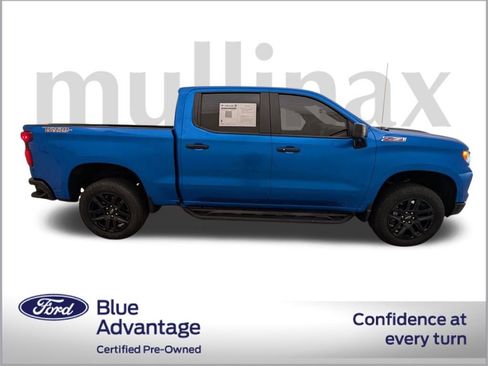 Used 2025 Chevrolet Silverado 1500 LT Trail Boss w/ Convenience Package II image 2