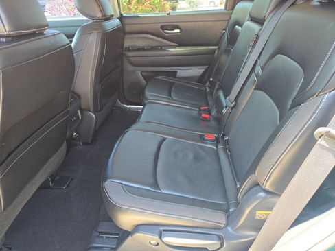 Certified 2024 Nissan Pathfinder SL FWD image 13