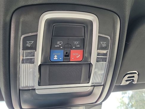 Used 2024 RAM 1500 Laramie image 14