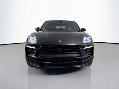 Certified 2025 Porsche Macan AWD/4WD image 10