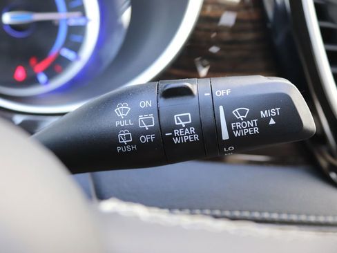 Used 2023 Chrysler Pacifica Limited image 15