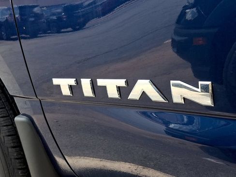 Used 2024 Nissan Titan SV w/ SV Convenience Package RWD image 7