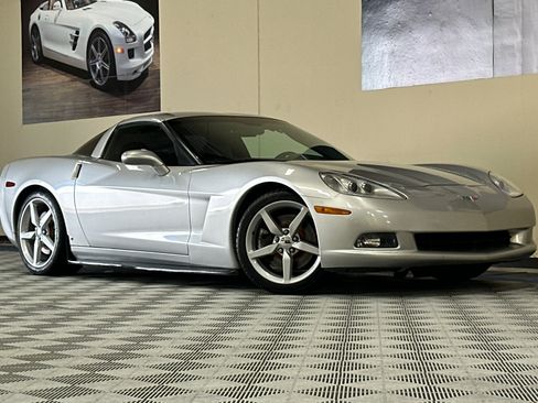Used 2007 Chevrolet Corvette Coupe w/ Preferred Equipment Group RWD image 2