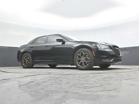 Used 2017 Chrysler 300 S w/ 300S Premium Group 2 w/2_L AWD/4WD image 28