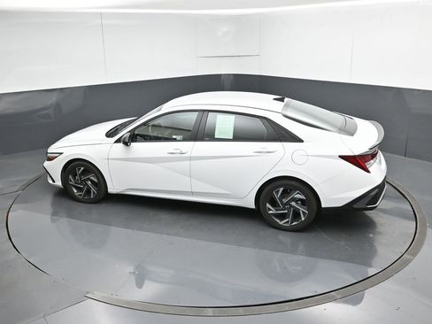 Used 2025 Hyundai Elantra SEL FWD image 49