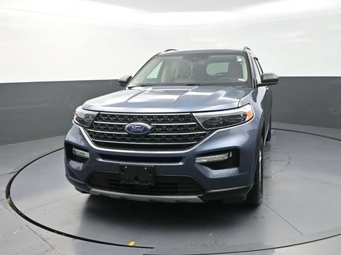 Used 2021 Ford Explorer XLT w/ Equipment Group 202A AWD/4WD image 2