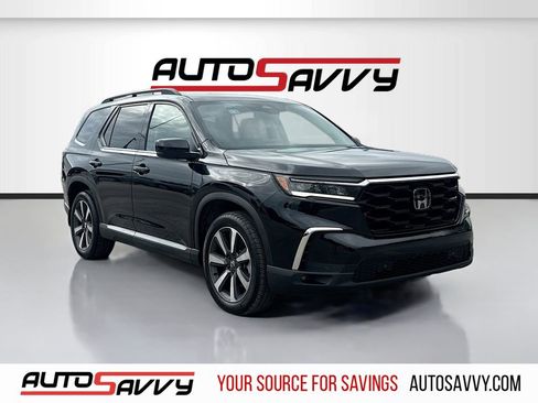 Used 2024 Honda Pilot Touring image 1