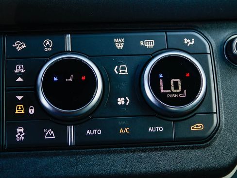 Used 2023 Land Rover Defender 110 S image 26