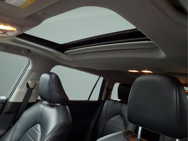 Used 2022 Toyota Highlander XLE FWD image 16