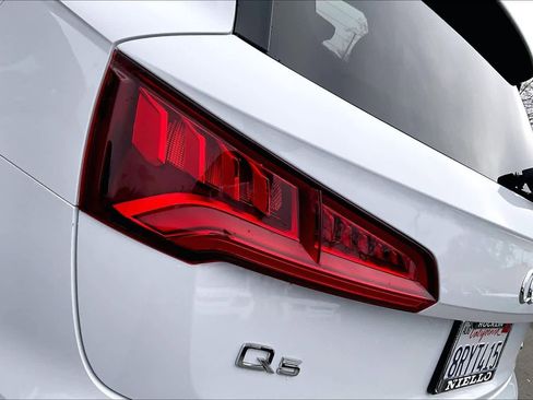 Used 2020 Audi Q5 e Premium Plus w/ Premium Plus Package image 32