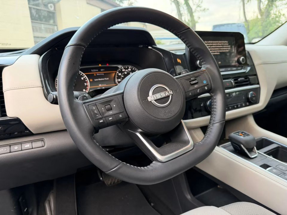 Used 2025 Nissan Pathfinder SV w/ SV Premium Package AWD/4WD image 11