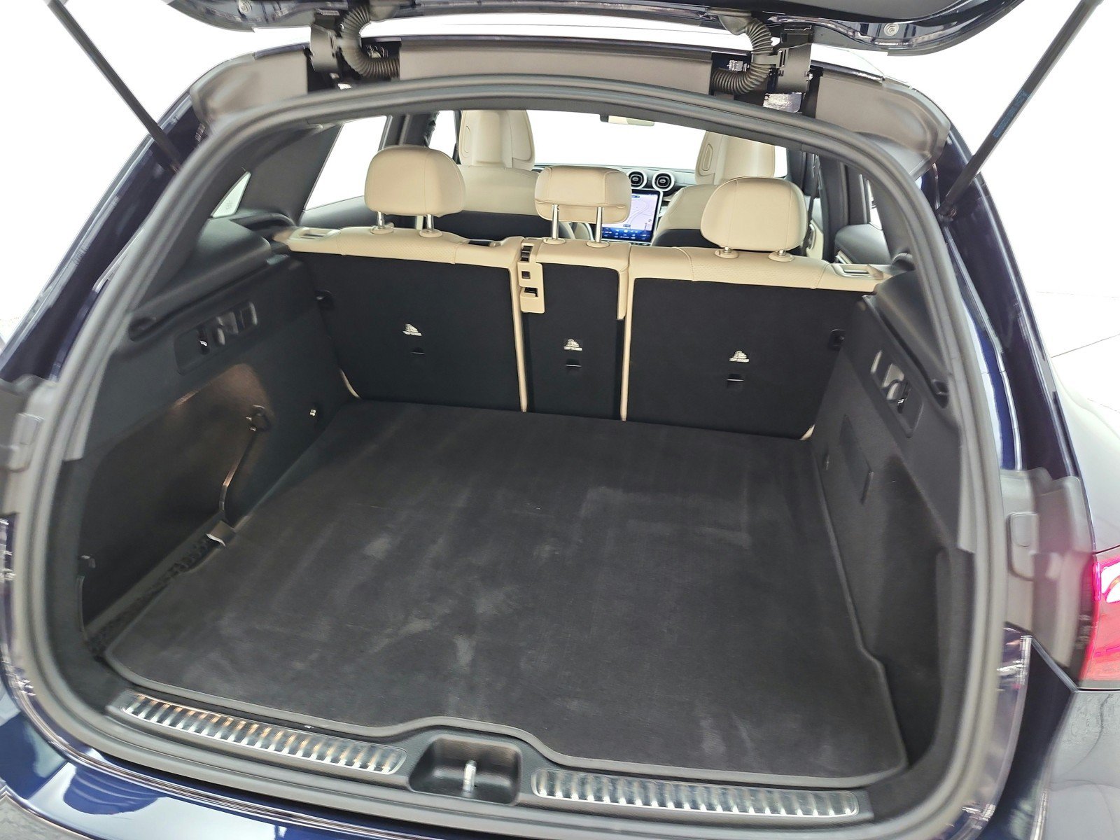 Used 2024 Mercedes-Benz GLC 300 4MATIC image 21