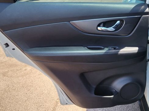 Used 2016 Nissan Rogue S FWD image 23