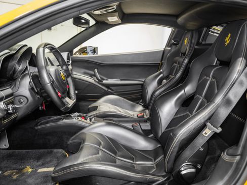 Used 2011 Ferrari 458 Italia Coupe RWD image 2
