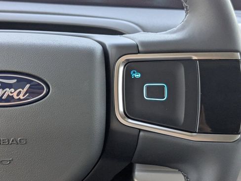 New 2025 Ford Expedition Active image 27