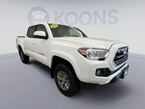 Used 2019 Toyota Tacoma SR5 AWD/4WD image 15