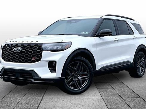 Used 2025 Ford Explorer ST w/ Sun And Sound Package image 3