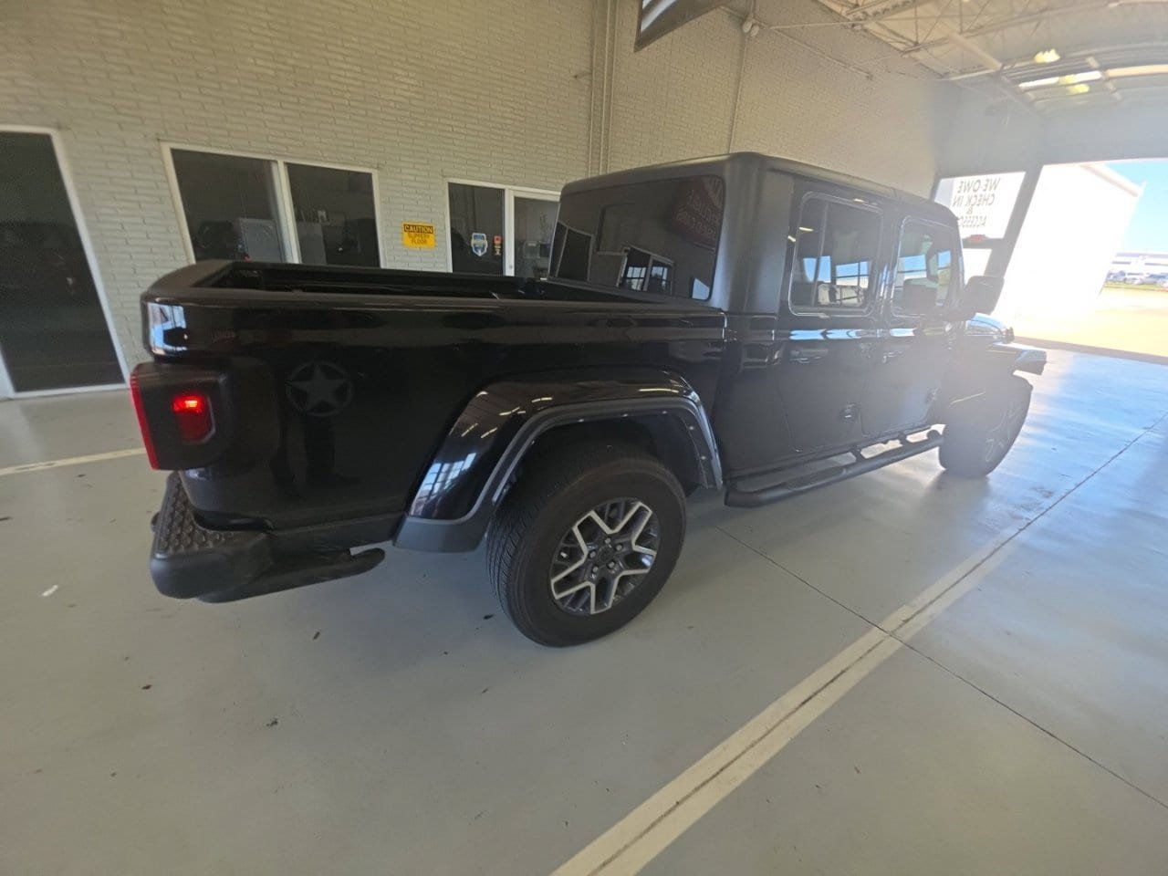 Used 2021 Jeep Gladiator Sport AWD/4WD image 4