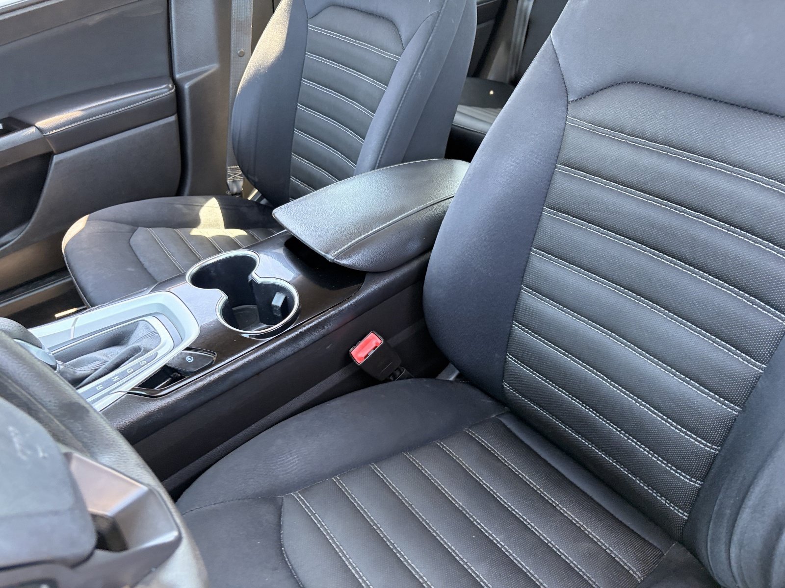 Used 2014 Ford Fusion SE FWD image 19