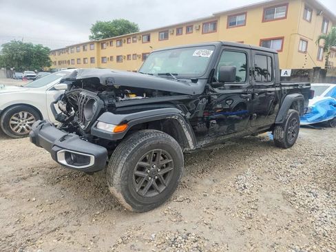 Used 2024 Jeep Gladiator Sport AWD/4WD image 2