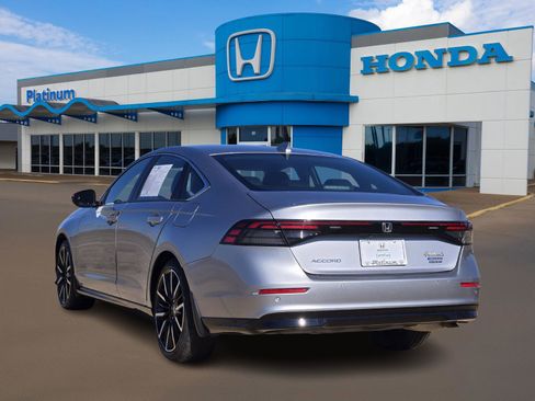 Used 2023 Honda Accord Touring image 4