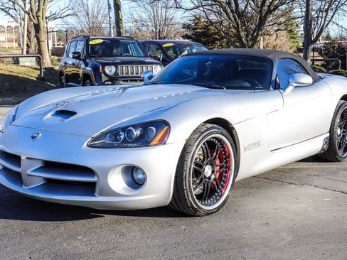 Used 2004 Dodge Viper SRT-10 image 3