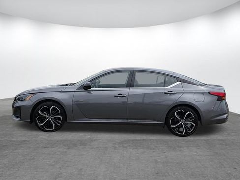 Used 2024 Nissan Altima 2.5 SR FWD image 9