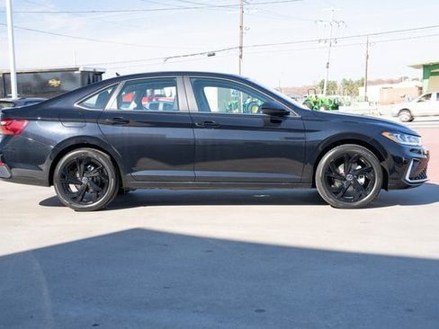 New 2026 Volkswagen Jetta SE image 7