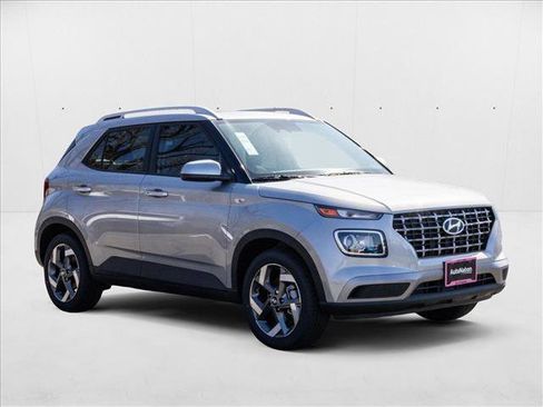 New 2025 Hyundai Venue SEL image 3