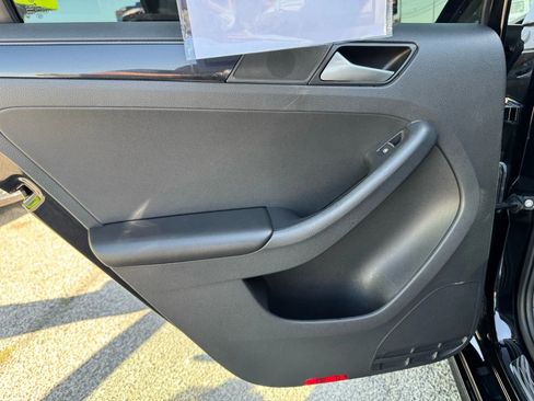 Used 2017 Volkswagen Jetta SEL image 16