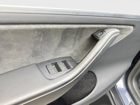 Used 2023 Tesla Model Y Long Range AWD/4WD image 32