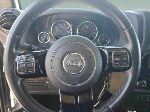 Used 2015 Jeep Wrangler Unlimited Sahara AWD/4WD image 15