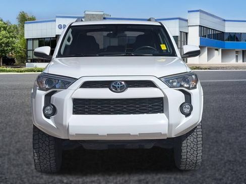 Used 2018 Toyota 4Runner SR5 AWD/4WD image 9