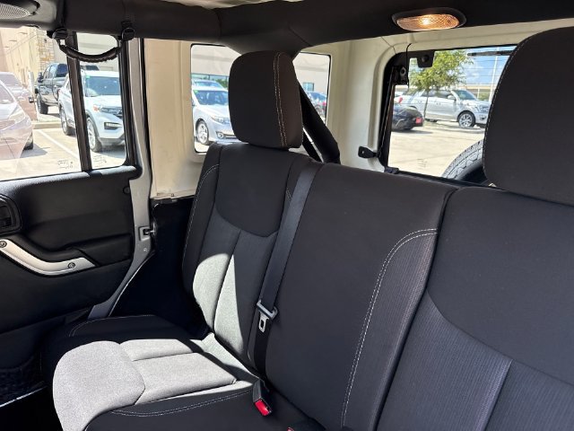 Used 2014 Jeep Wrangler Unlimited Sahara w/ Max Tow Package AWD/4WD image 27