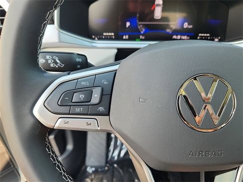 New 2025 Volkswagen Taos SE image 11