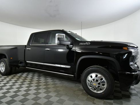 New 2026 Chevrolet Silverado 3500 High Country w/ Technology Package AWD/4WD image 9