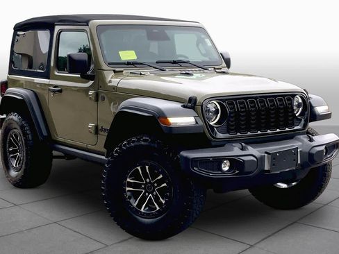Used 2025 Jeep Wrangler Sport AWD/4WD image 3