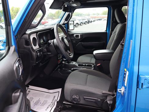 Used 2024 Jeep Wrangler Unlimited AWD/4WD image 6
